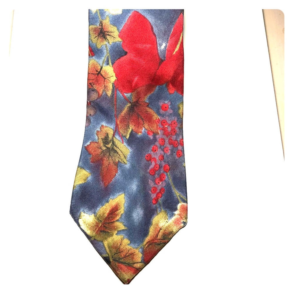 Mario Valentino 100% Italian Silk Tie 56”L 4”W